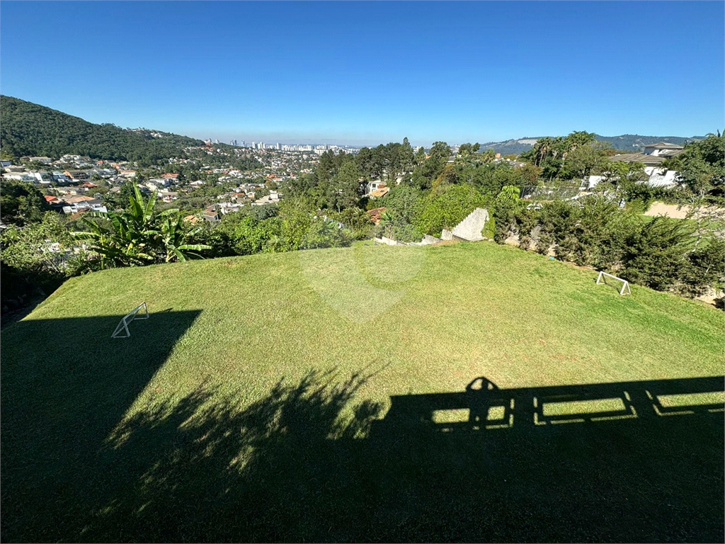 Linda casa com sofisticação, conforto e lazer. Salas e Terraços com vistas deslumbrantes.