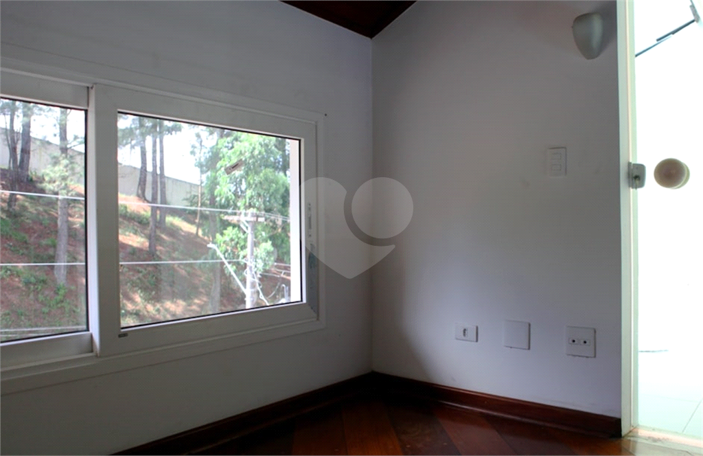 Linda casa com sofisticação, conforto e lazer. Salas e Terraços com vistas deslumbrantes.