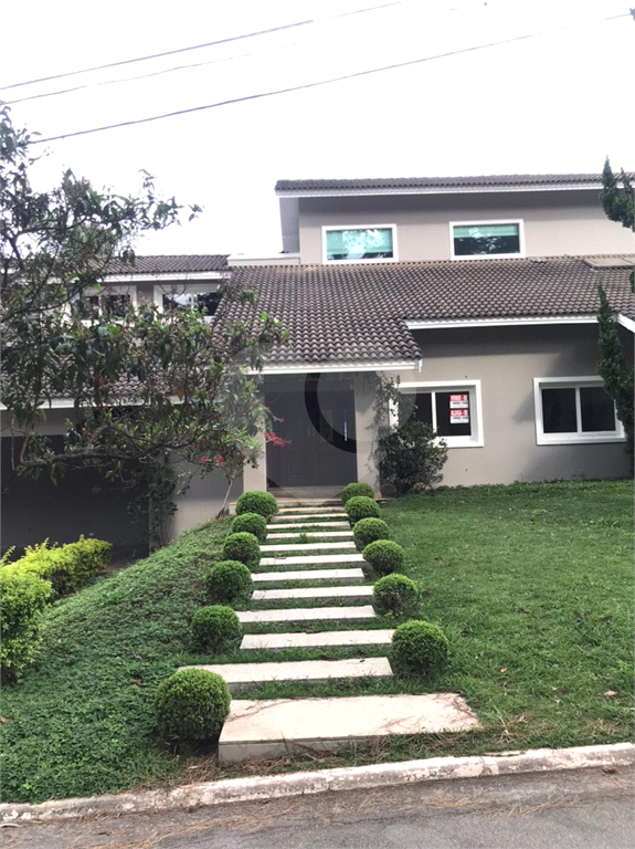 Linda casa com sofisticação, conforto e lazer. Salas e Terraços com vistas deslumbrantes.