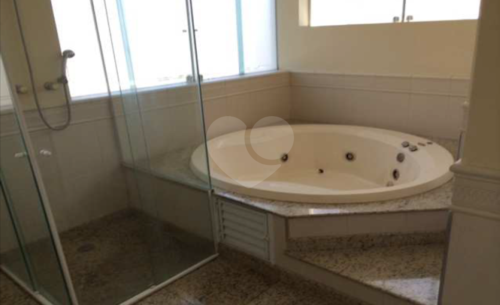 Linda casa com sofisticação, conforto e lazer. Salas e Terraços com vistas deslumbrantes.