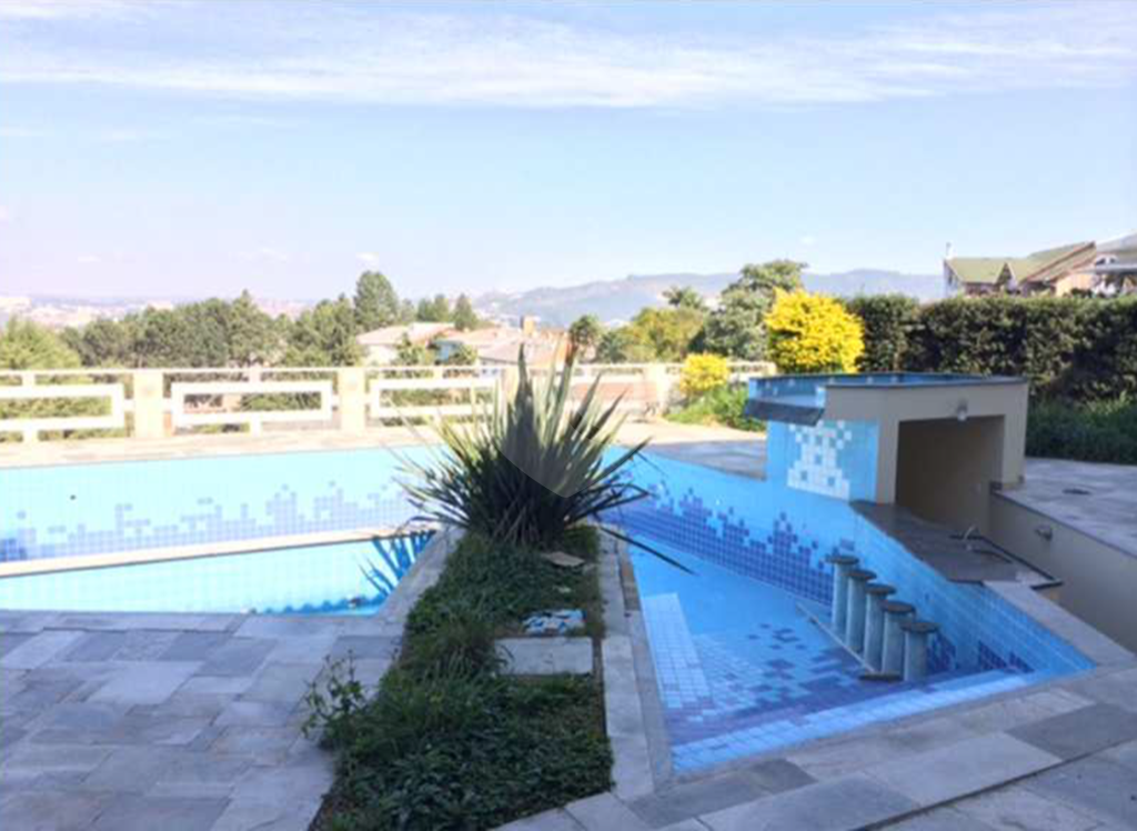 Linda casa com sofisticação, conforto e lazer. Salas e Terraços com vistas deslumbrantes.