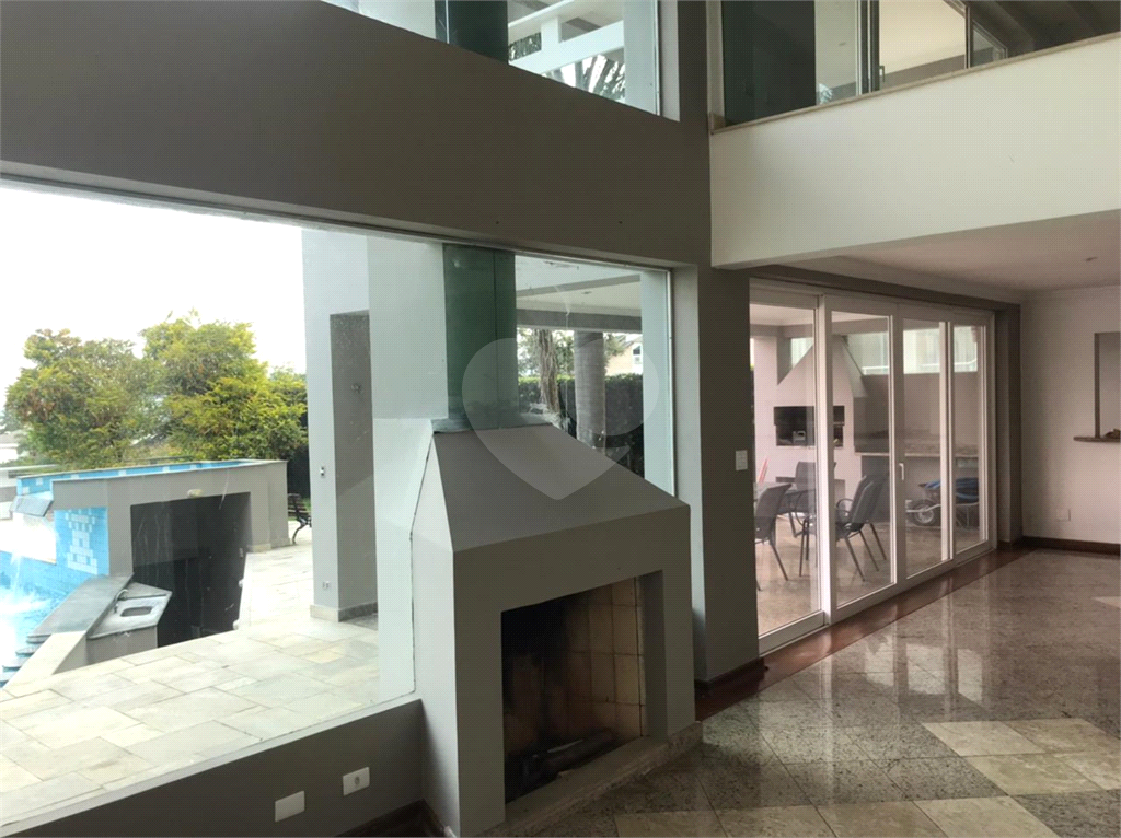 Linda casa com sofisticação, conforto e lazer. Salas e Terraços com vistas deslumbrantes.