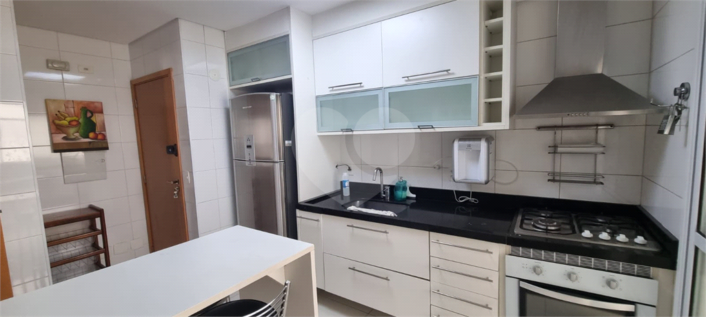 Apartamento totalmente Mobiliado na Região Santa Terezinha Imperdível,, com 3 suítes, 3 vagas de gar