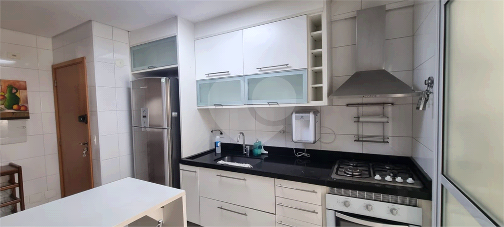Apartamento totalmente Mobiliado na Região Santa Terezinha Imperdível,, com 3 suítes, 3 vagas de gar