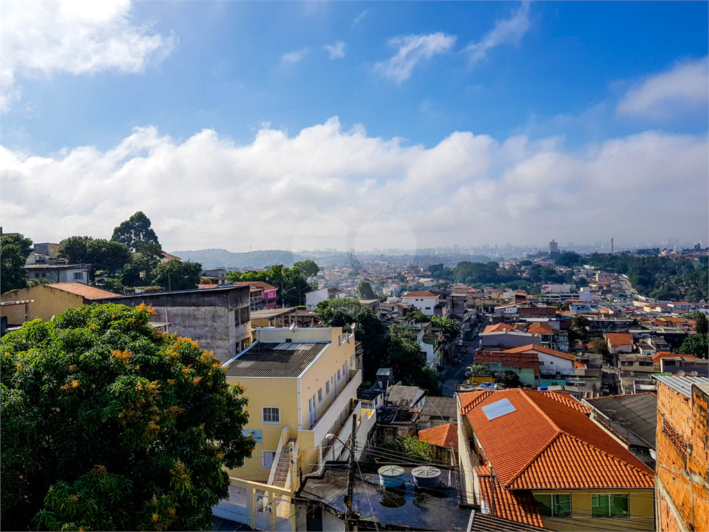 Sobrado para moradia de família grande ou para investidor.