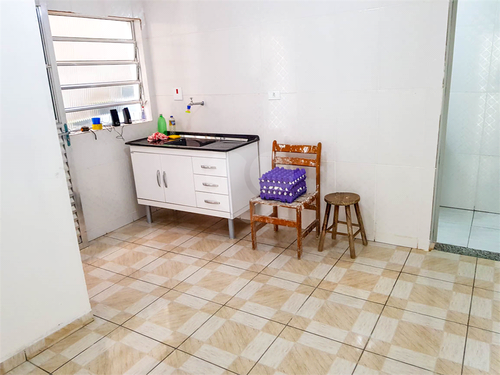 Sobrado para moradia de família grande ou para investidor.