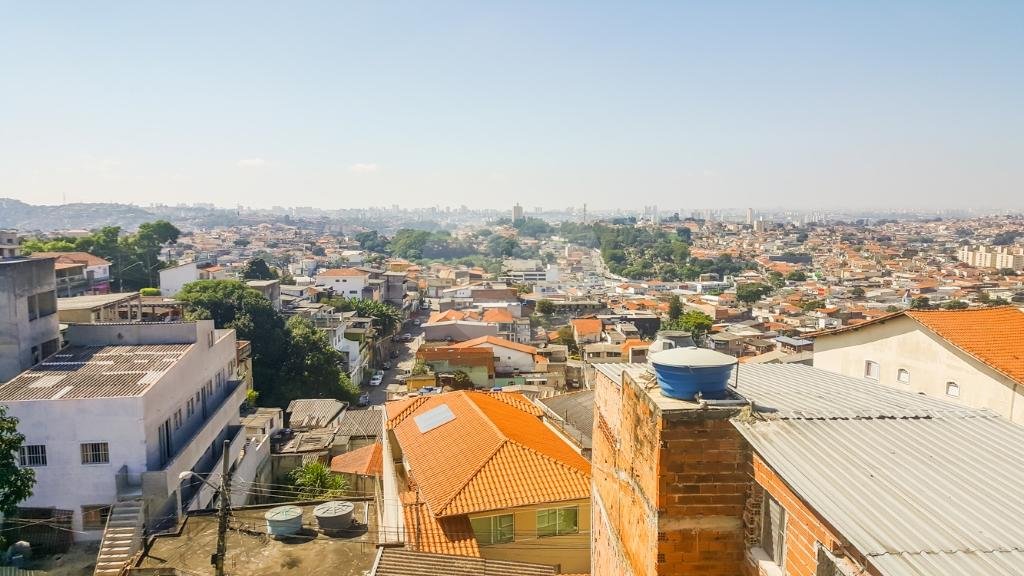 Sobrado para moradia de família grande ou para investidor.