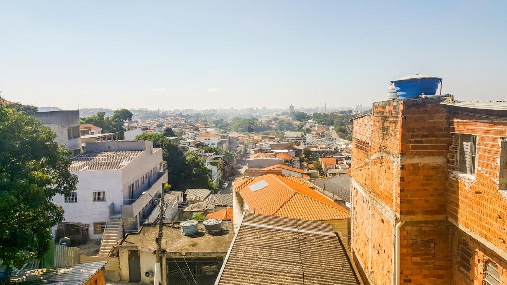 Sobrado para moradia de família grande ou para investidor.