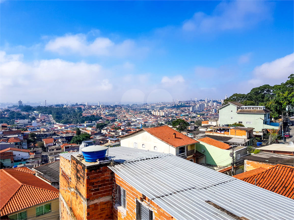 Sobrado para moradia de família grande ou para investidor.