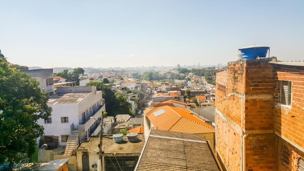 Sobrado para moradia de família grande ou para investidor.