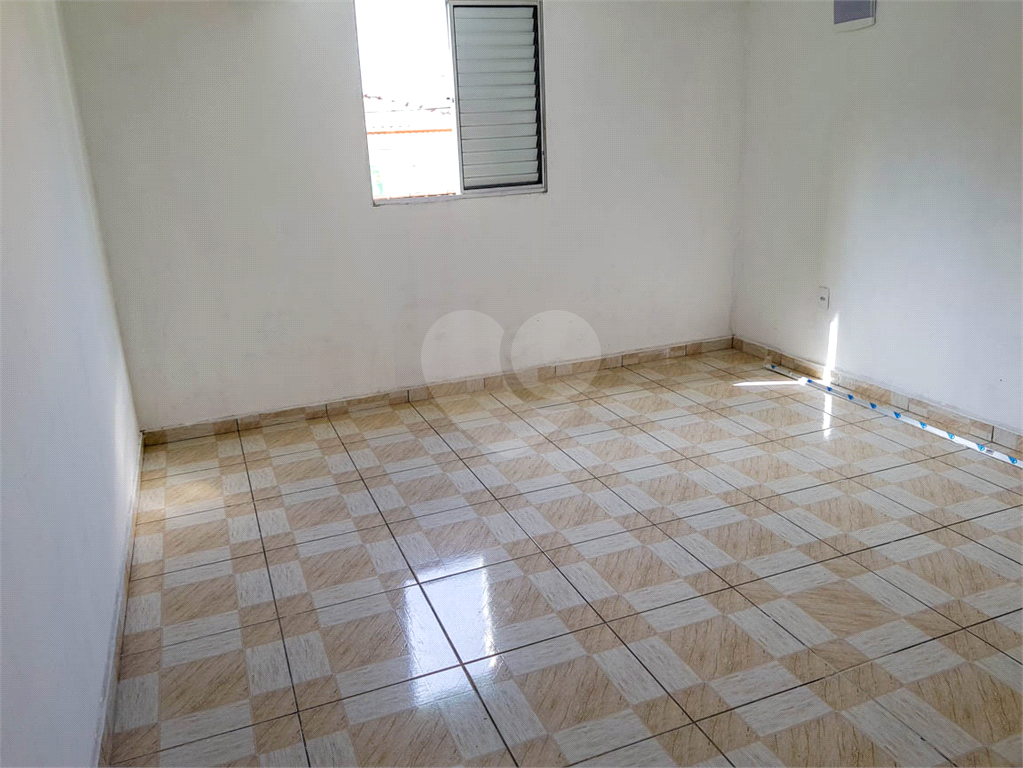 Sobrado para moradia de família grande ou para investidor.