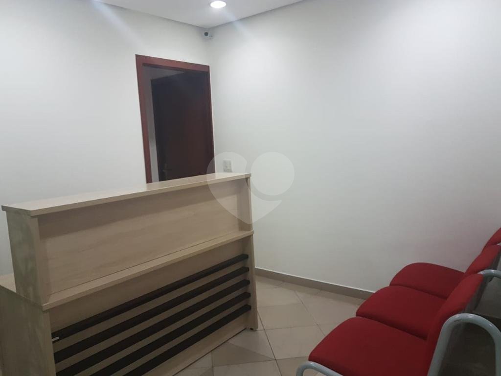 Excelente Sala comercial de 200 metros - Próximo ao Metro -