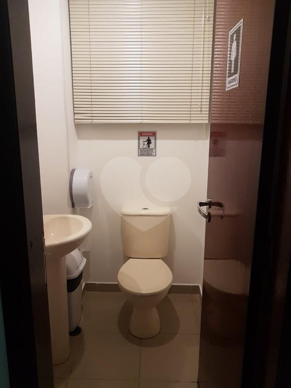 Excelente Sala comercial de 200 metros - Próximo ao Metro -