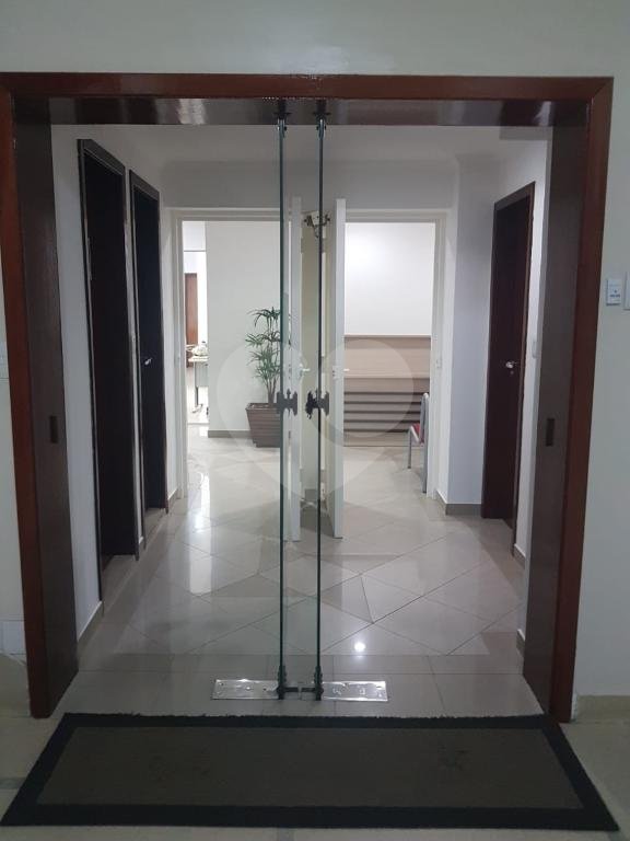 Excelente Sala comercial de 200 metros - Próximo ao Metro -