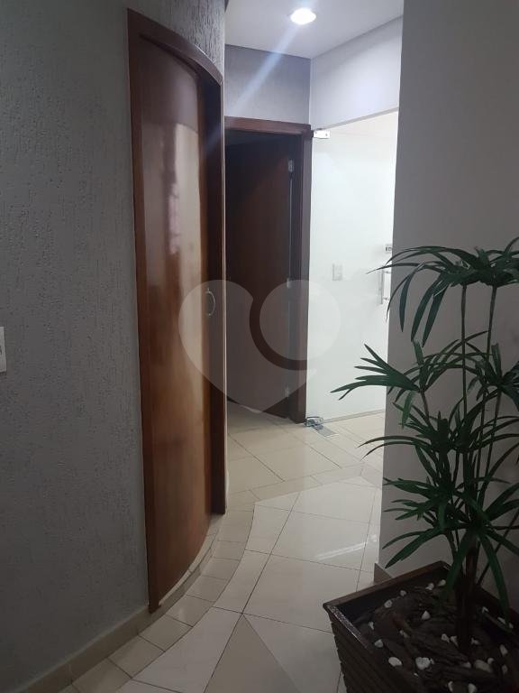 Excelente Sala comercial de 200 metros - Próximo ao Metro -