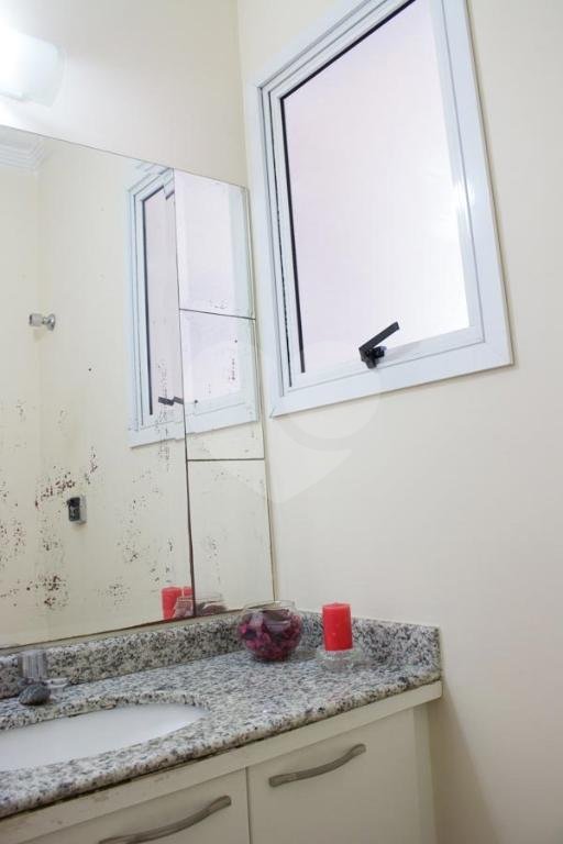 Excelente sobrado em condomínio fechado bem localizado em frente ao Extra e 50m da Paneteria ZN" 
