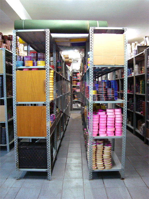 Prédio comercial com 4 andares no bairro de Santana 