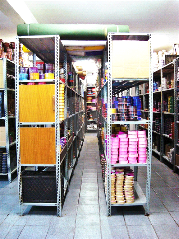 Prédio comercial com 4 andares no bairro de Santana 