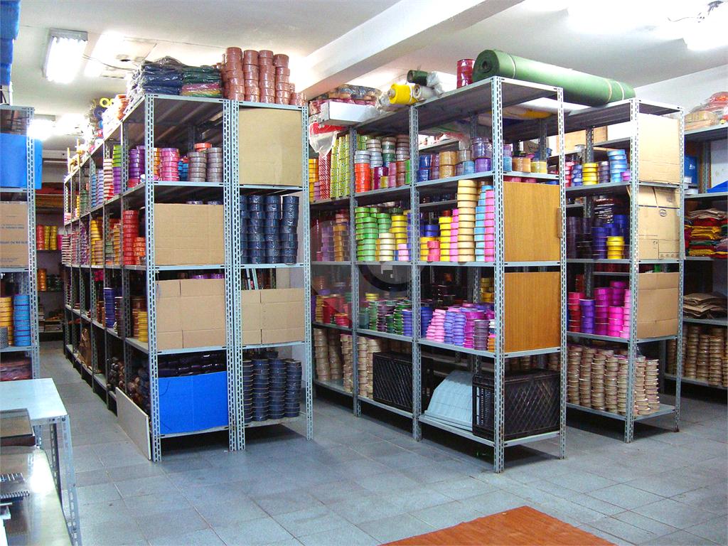 Prédio comercial com 4 andares no bairro de Santana 
