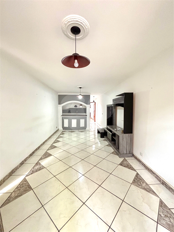 Sobrado com 3 dormitórios,1 suite, Quintal gourmet, 4 vagas à Venda no bairro Parada Inglesa em São Paulo.