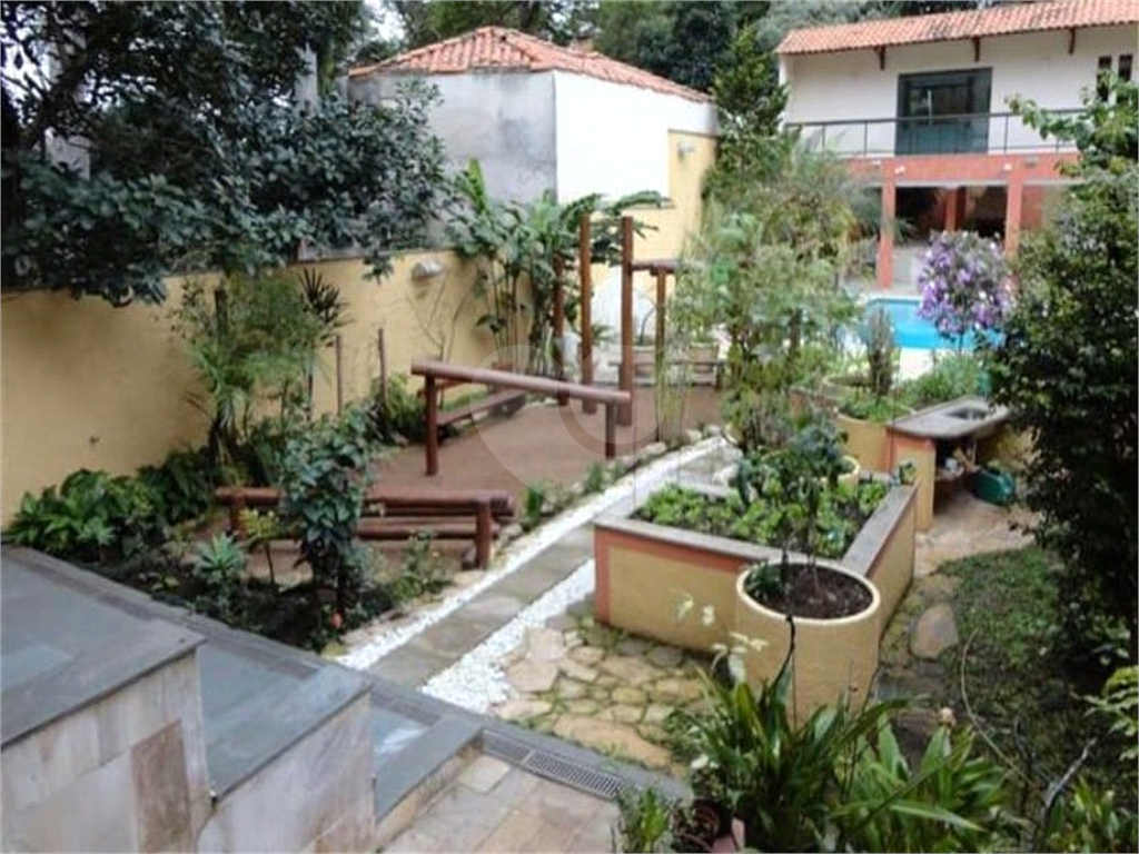 HORTO FLORESTAL - SOBRADO COM 06 DORS/02 SUITES E 05 VAGAS - LAZER CLUBE - UM ESPETÁCULO!