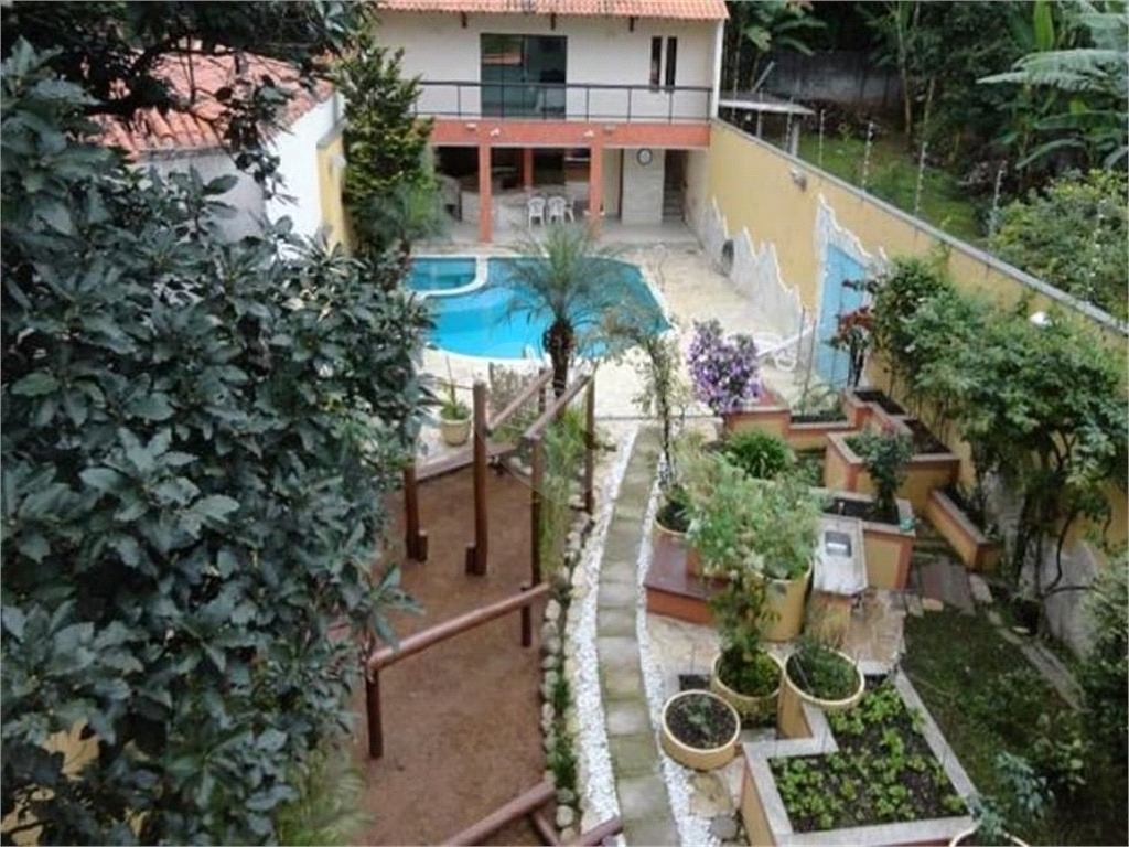 HORTO FLORESTAL - SOBRADO COM 06 DORS/02 SUITES E 05 VAGAS - LAZER CLUBE - UM ESPETÁCULO!