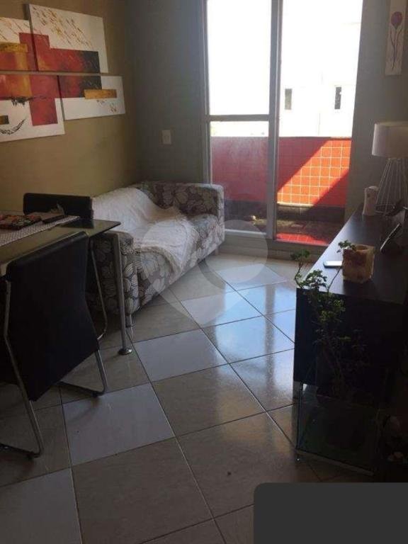Apartamento no bairro do Limão com 1 dormitório, sala com sacada