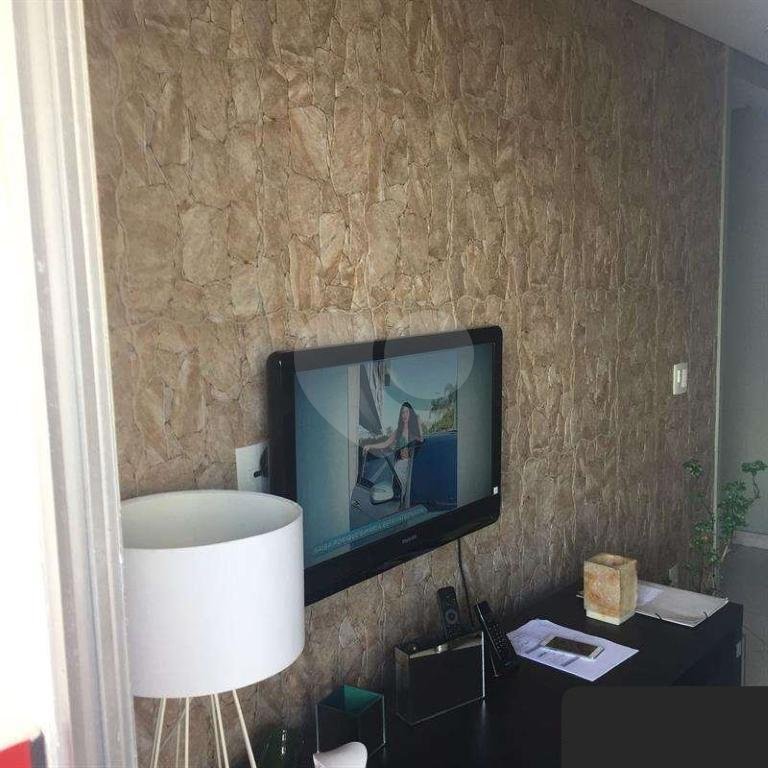 Apartamento no bairro do Limão com 1 dormitório, sala com sacada