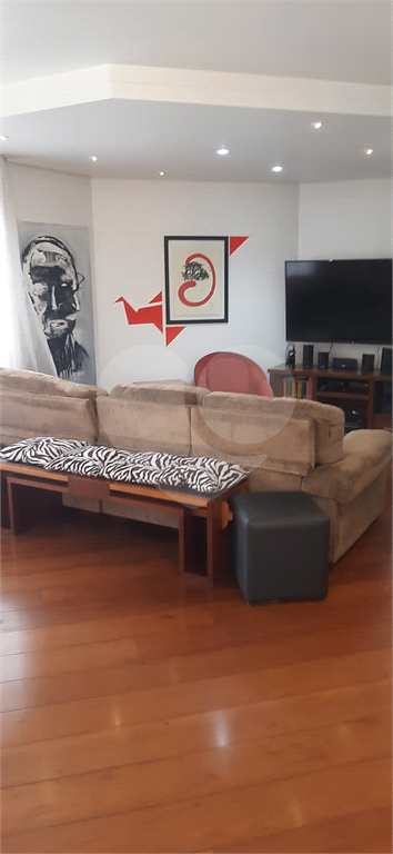 Apartamento à venda com 3 quartos, 145m² - Foto 2