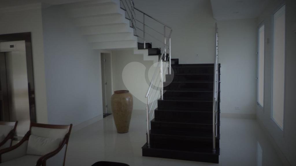 Luxuosa Casa em São Roque: 5 Suítes, Vista Panorâmica e Lazer Completo