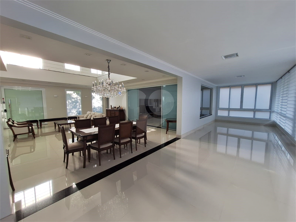 Luxuosa Casa em São Roque: 5 Suítes, Vista Panorâmica e Lazer Completo