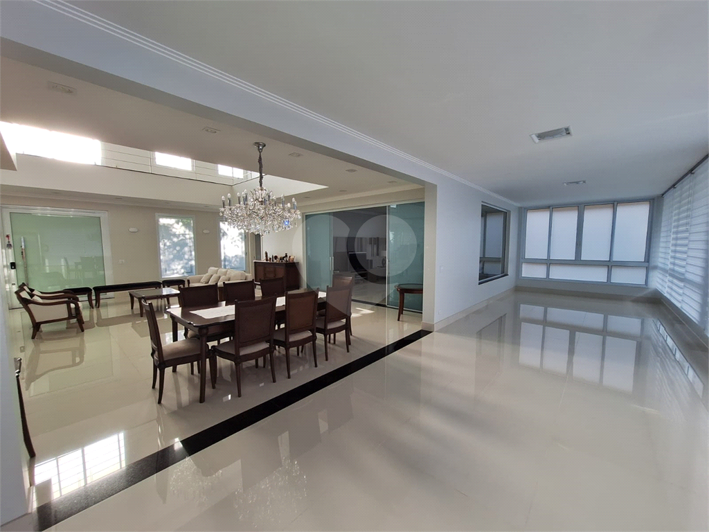 Luxuosa Casa em São Roque: 5 Suítes, Vista Panorâmica e Lazer Completo