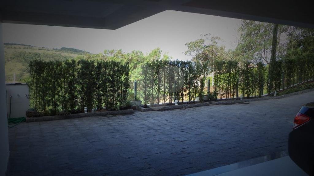 Luxuosa Casa em São Roque: 5 Suítes, Vista Panorâmica e Lazer Completo