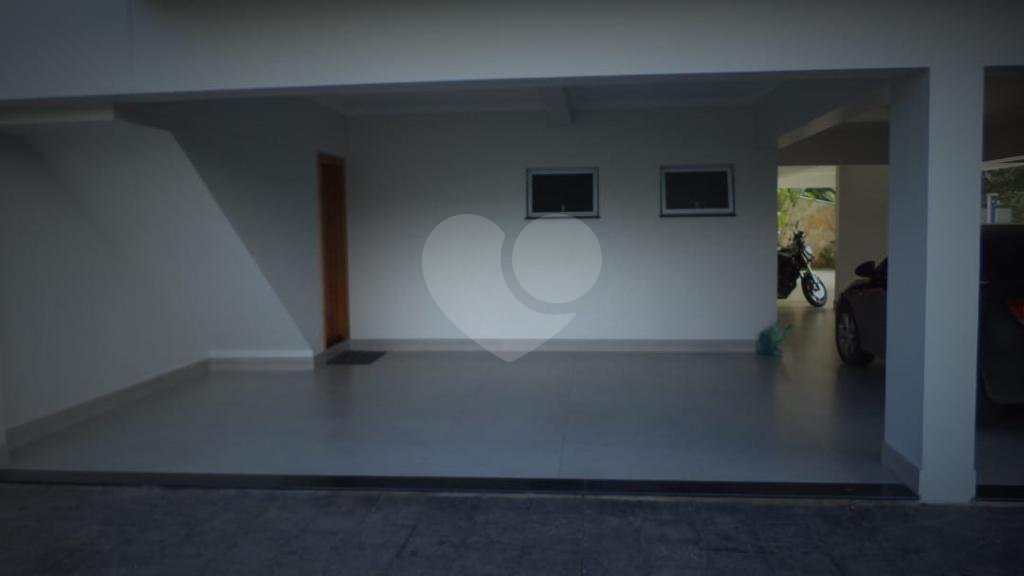 Luxuosa Casa em São Roque: 5 Suítes, Vista Panorâmica e Lazer Completo