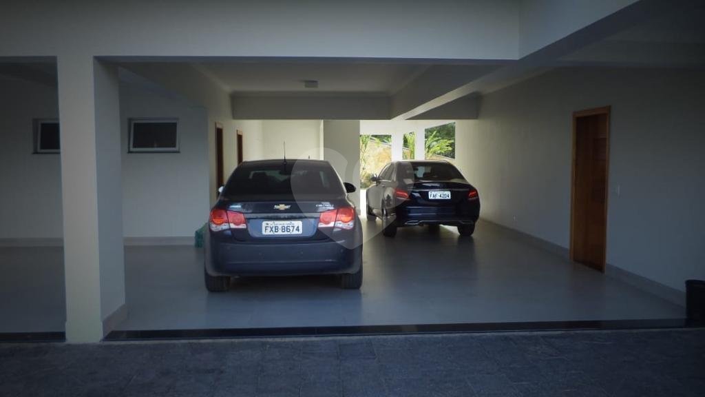 Luxuosa Casa em São Roque: 5 Suítes, Vista Panorâmica e Lazer Completo