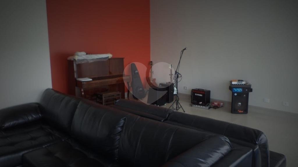 Luxuosa Casa em São Roque: 5 Suítes, Vista Panorâmica e Lazer Completo