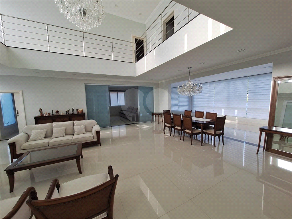 Luxuosa Casa em São Roque: 5 Suítes, Vista Panorâmica e Lazer Completo