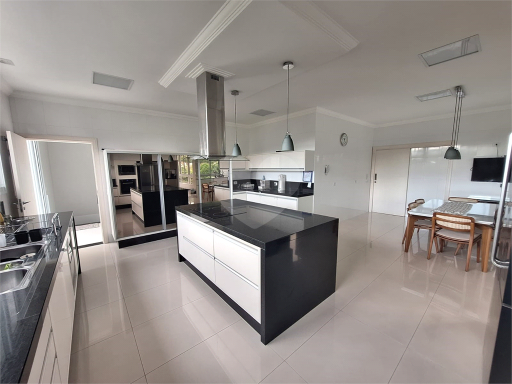 Luxuosa Casa em São Roque: 5 Suítes, Vista Panorâmica e Lazer Completo