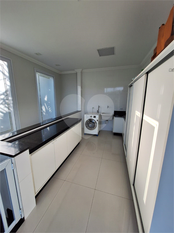 Luxuosa Casa em São Roque: 5 Suítes, Vista Panorâmica e Lazer Completo