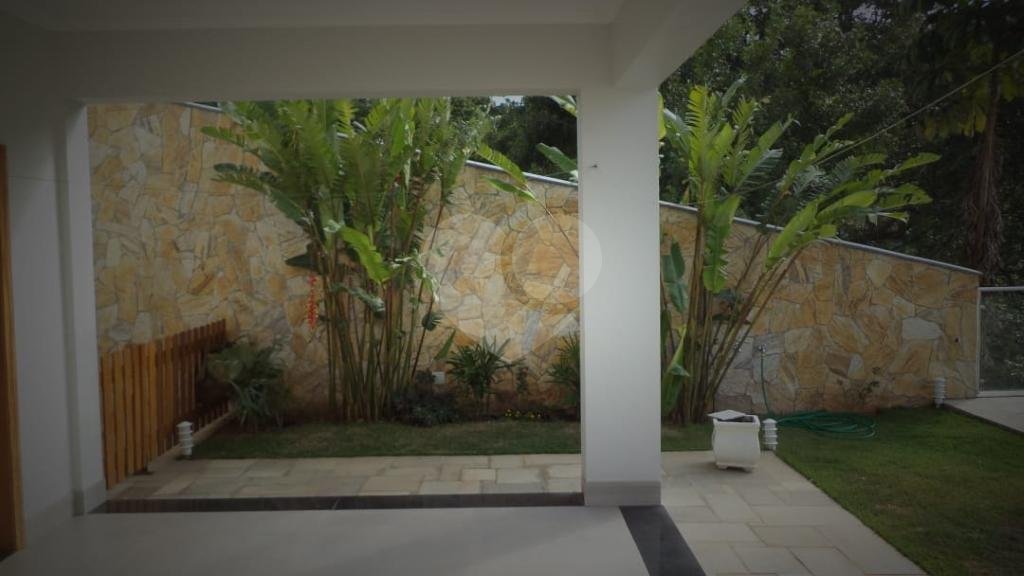 Luxuosa Casa em São Roque: 5 Suítes, Vista Panorâmica e Lazer Completo