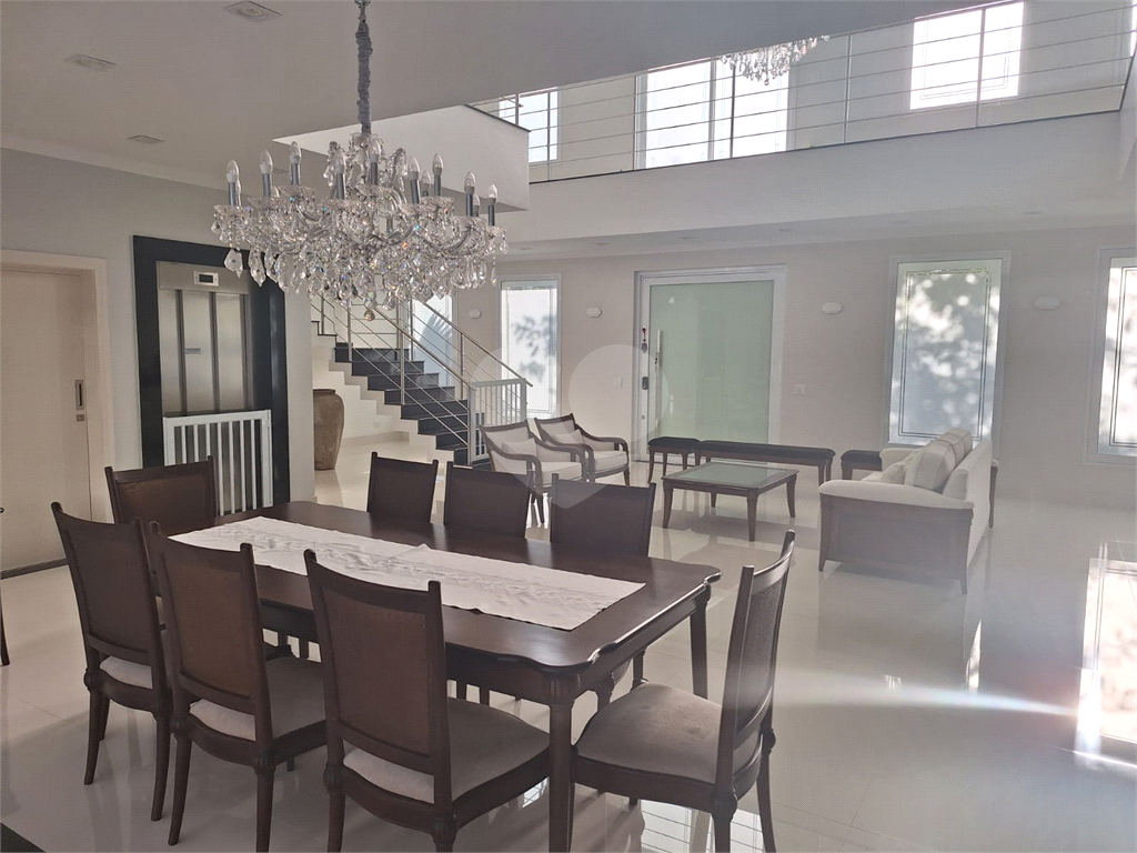 Luxuosa Casa em São Roque: 5 Suítes, Vista Panorâmica e Lazer Completo