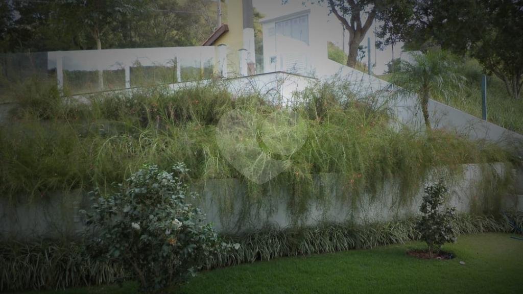 Luxuosa Casa em São Roque: 5 Suítes, Vista Panorâmica e Lazer Completo