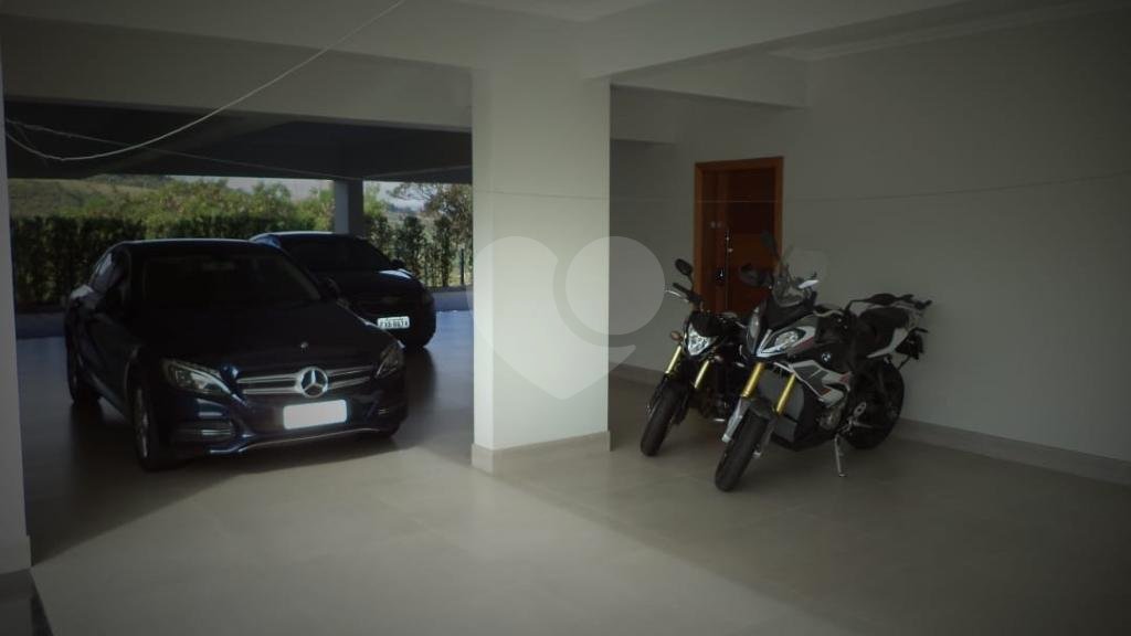 Luxuosa Casa em São Roque: 5 Suítes, Vista Panorâmica e Lazer Completo