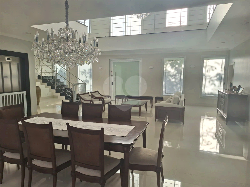 Luxuosa Casa em São Roque: 5 Suítes, Vista Panorâmica e Lazer Completo