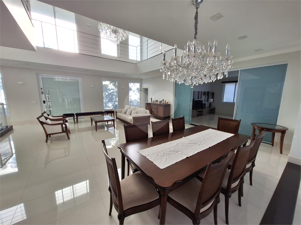 Luxuosa Casa em São Roque: 5 Suítes, Vista Panorâmica e Lazer Completo