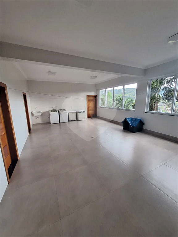 Luxuosa Casa em São Roque: 5 Suítes, Vista Panorâmica e Lazer Completo