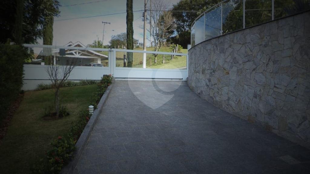 Luxuosa Casa em São Roque: 5 Suítes, Vista Panorâmica e Lazer Completo