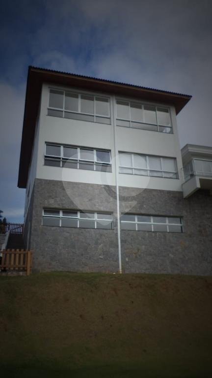 Luxuosa Casa em São Roque: 5 Suítes, Vista Panorâmica e Lazer Completo