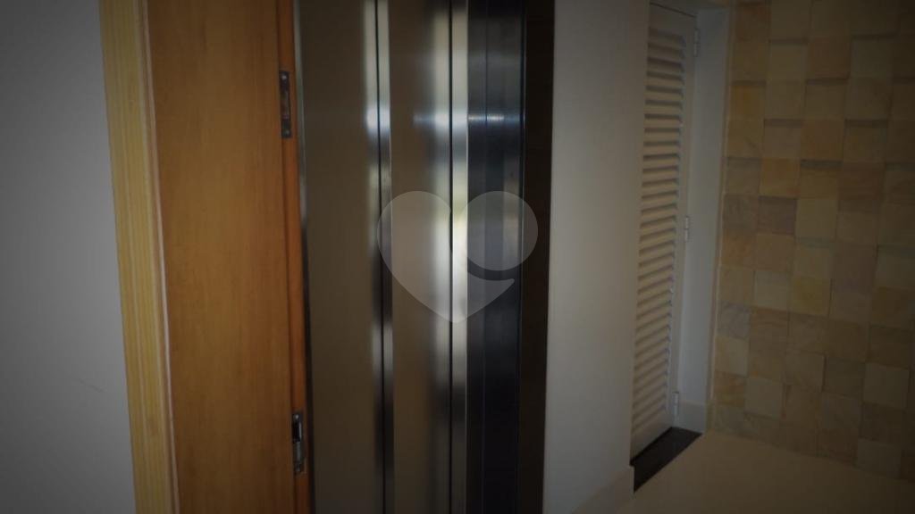 Luxuosa Casa em São Roque: 5 Suítes, Vista Panorâmica e Lazer Completo