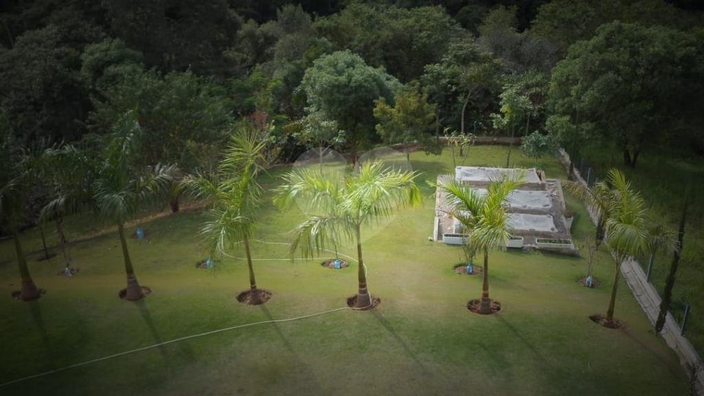 Luxuosa Casa em São Roque: 5 Suítes, Vista Panorâmica e Lazer Completo